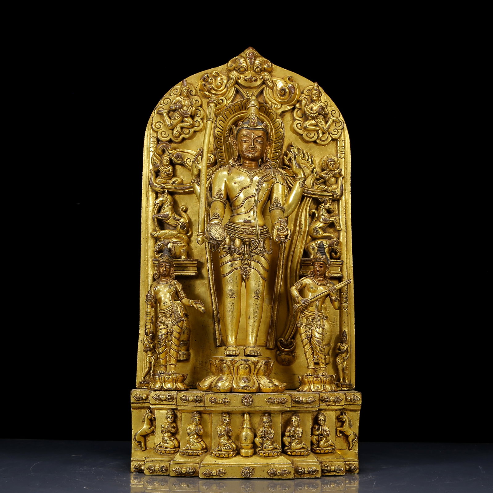A Solemn Gilt Bronze Statue of Avalokitesvara: A Solemn Gilt Bronze Statue of Avalokitesvara,Ming Dynasty,China,Size:9.8inx4.7inx19.1in,Weight:10450g,铜鎏金观音像,中国明代