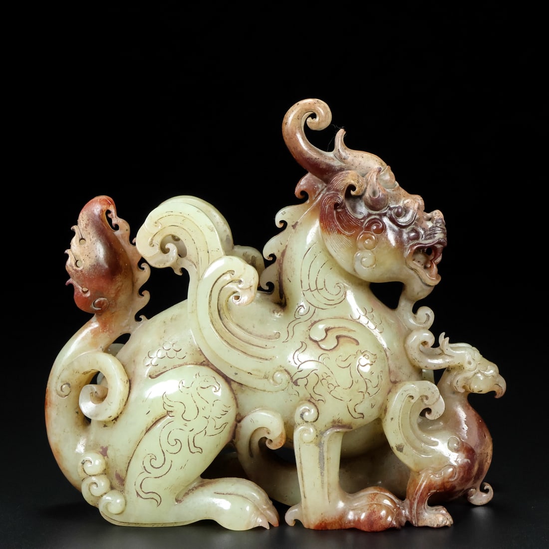 An Exquisite White Jade Auspicious Animal Ornament: An Exquisite White Jade Auspicious Animal Ornament,Han Dynasty,China,Size:5.9inx2.4inx5.1in,Weight:762.7g,白玉瑞兽摆件,中国汉代
