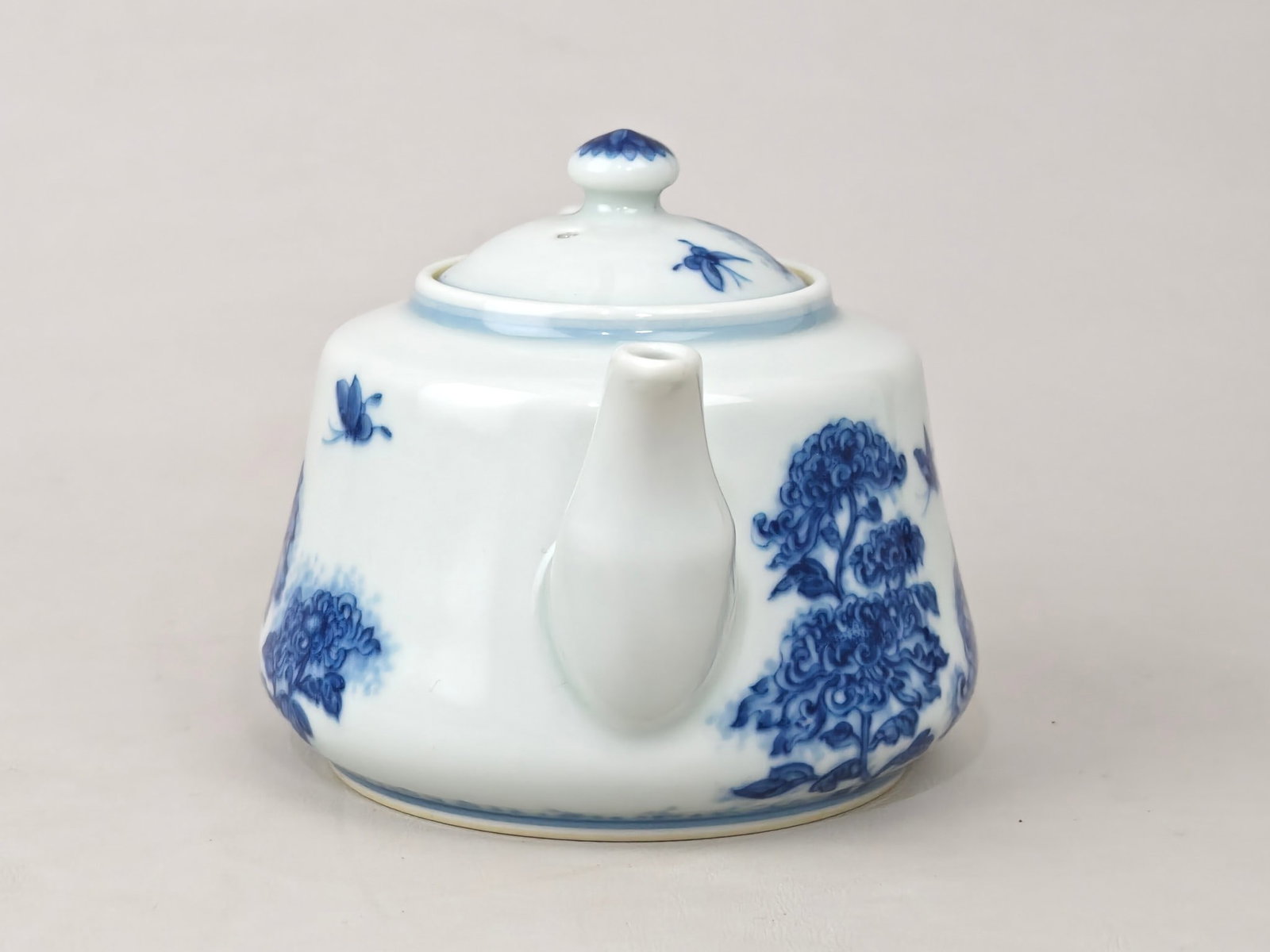 Blue and White Floral-Insect Pattern Teapot - 2