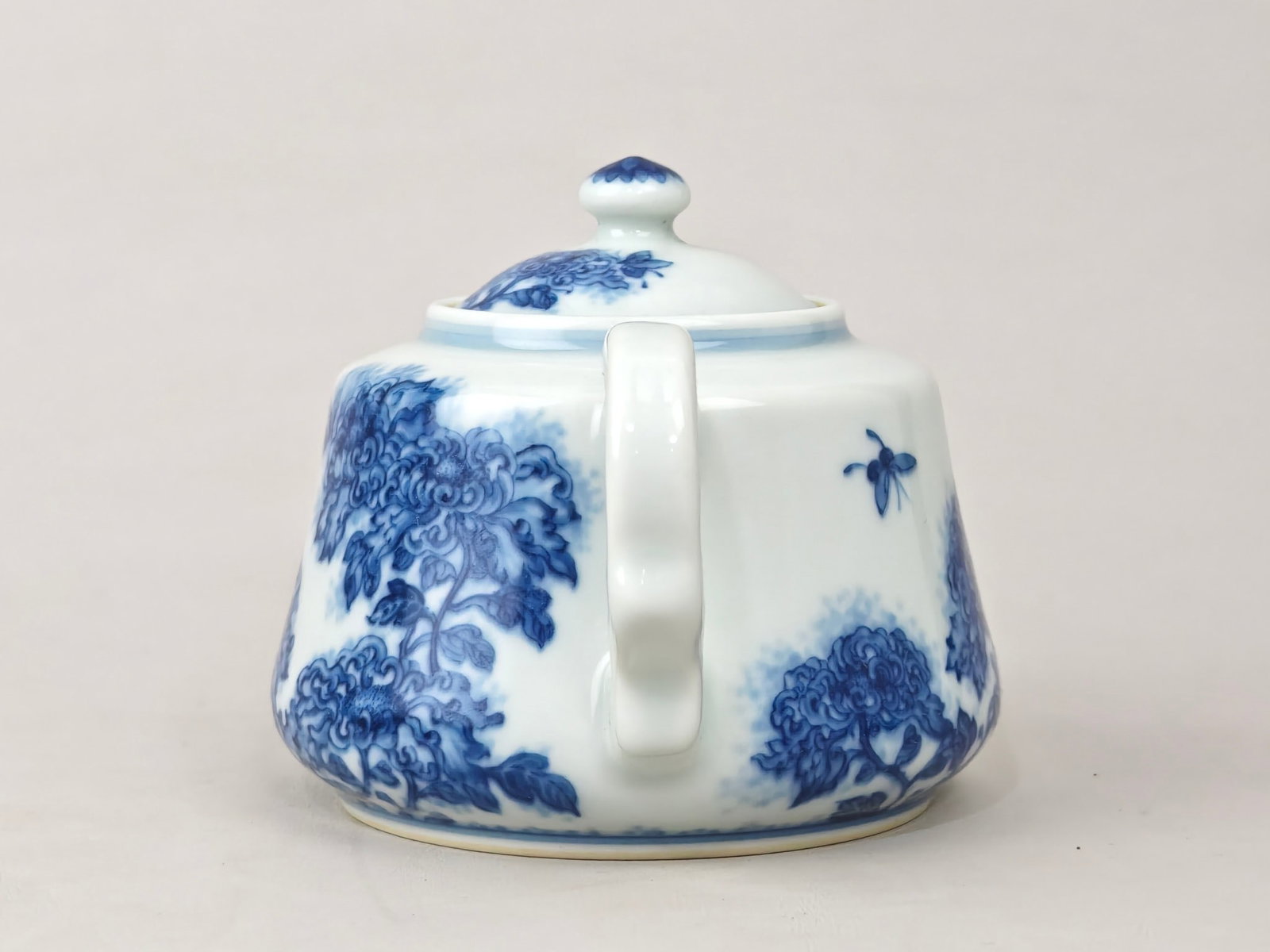 Blue and White Floral-Insect Pattern Teapot - 4
