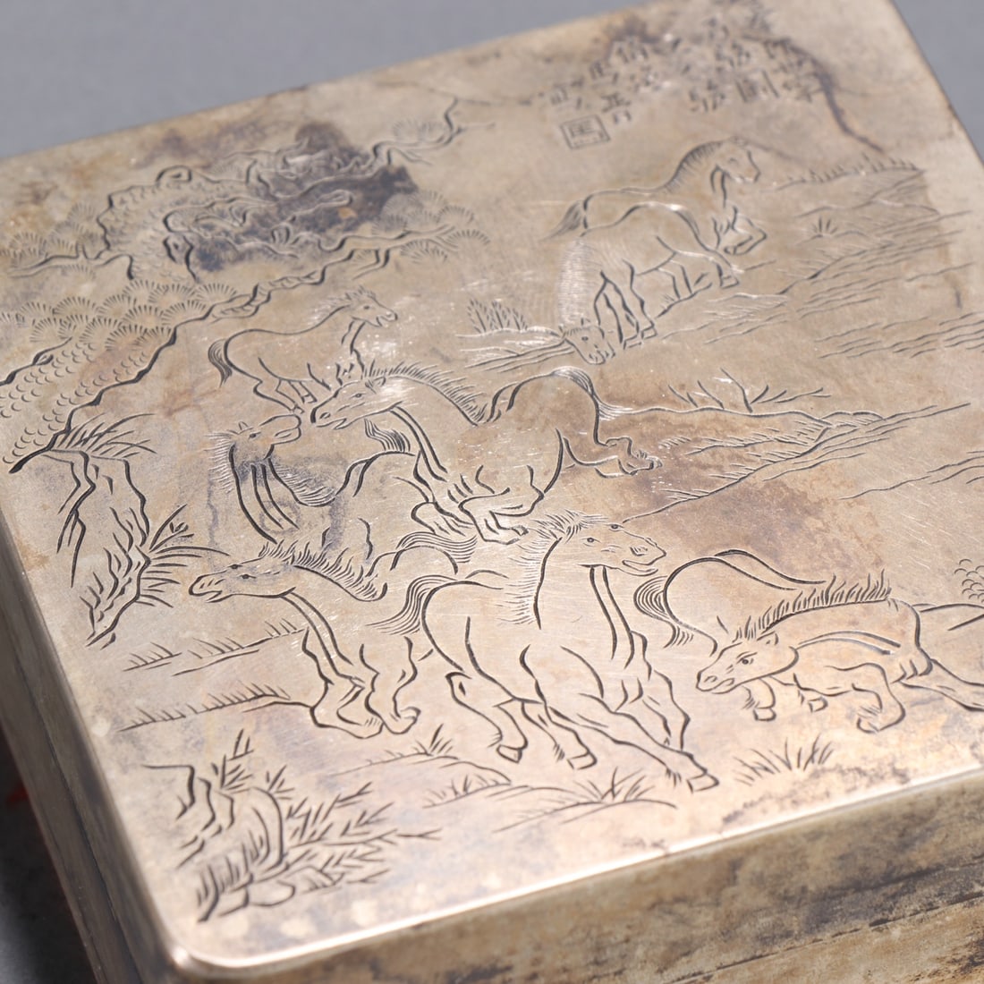 An Exquisite Copper Horse Pattern Box - 2