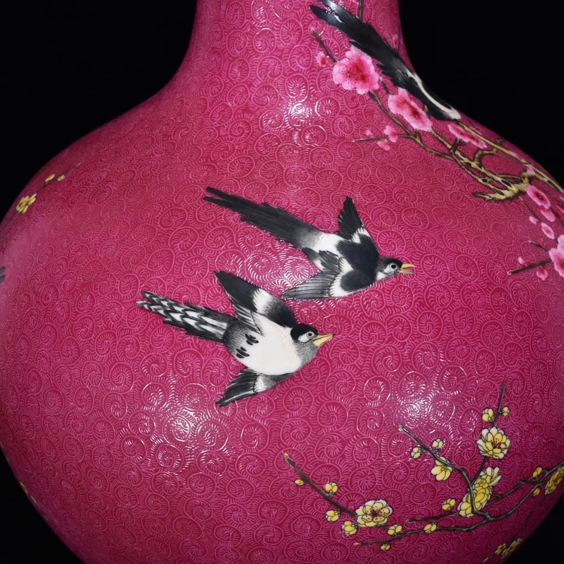 An Exquisite Ruby Red-Glazed Flower and Bird Pattern Vase - 8