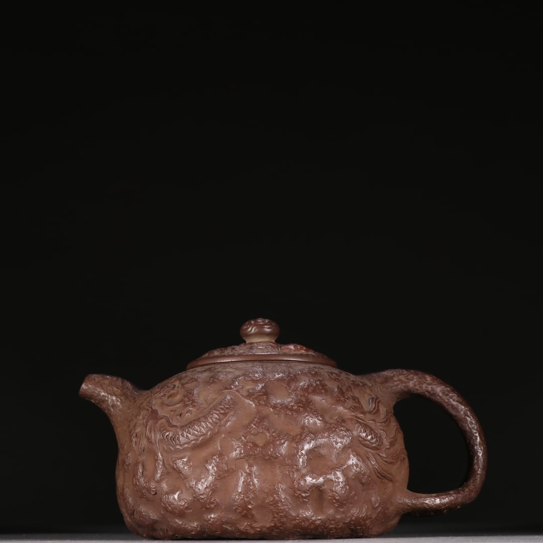 An Exquisite Purple Sands Dragon Pattern Teapot: An Exquisite Purple Sands Dragon Pattern Teapot,Ming Dynasty,China,With Mark,Size:4.7inx7.5in,紫砂龙纹茶壶,中国明代,带款