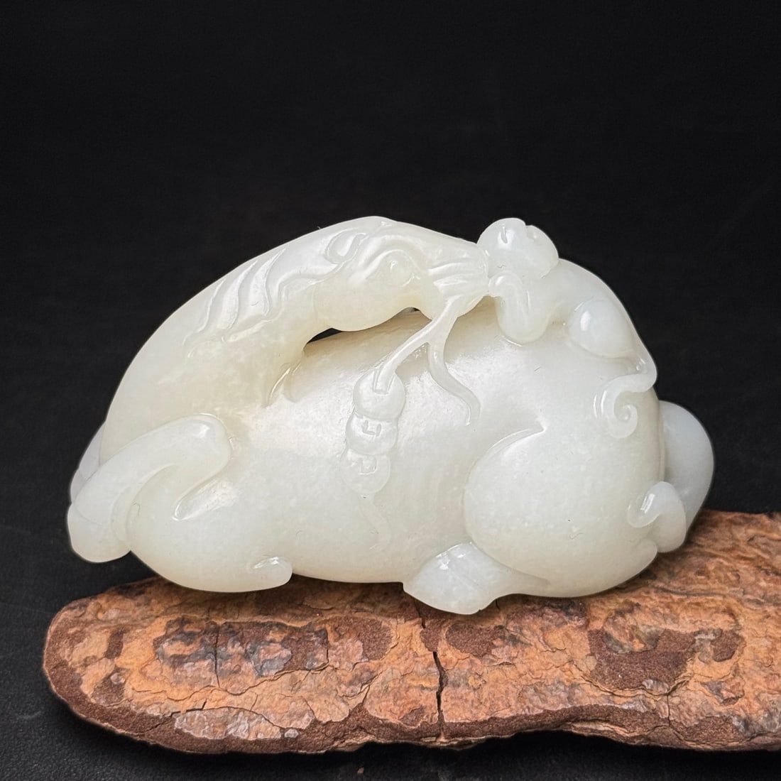 An Exquisite White Jade Horse Ornament: An Exquisite White Jade Horse Ornament,Qing Dynasty,China,Size:3inx1.6inx1.3in,Weight:120g,白玉马摆件,中国清代