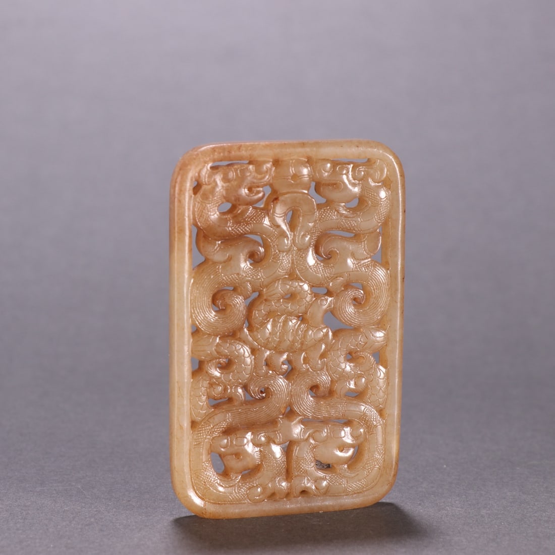 An Exquisite White Jade Dragon Pattern Pendant: An Exquisite White Jade Dragon Pattern Pendant,Qing Dynasty,China,Size:2.8inx1.7in,白玉龙纹挂件,中国清代