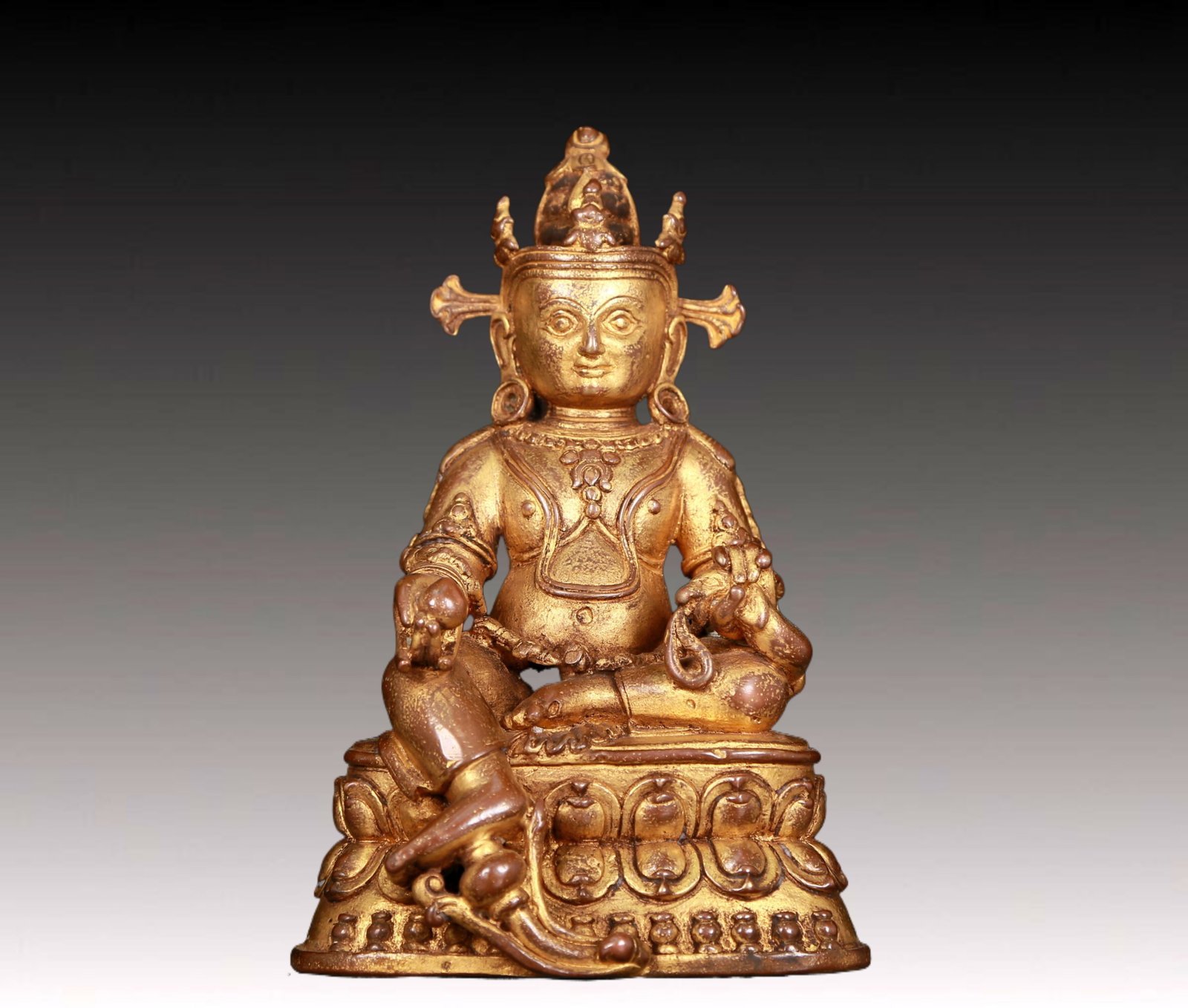An exquisite gilt bronze statue of Mammon: An exquisite gilt bronze statue of Mammon,Ming Dynasty,China. This is a breathtaking piece of Buddhist art. The face of the Buddha statue is solemn and kind,and its eyes are deep,symbolizing wealth