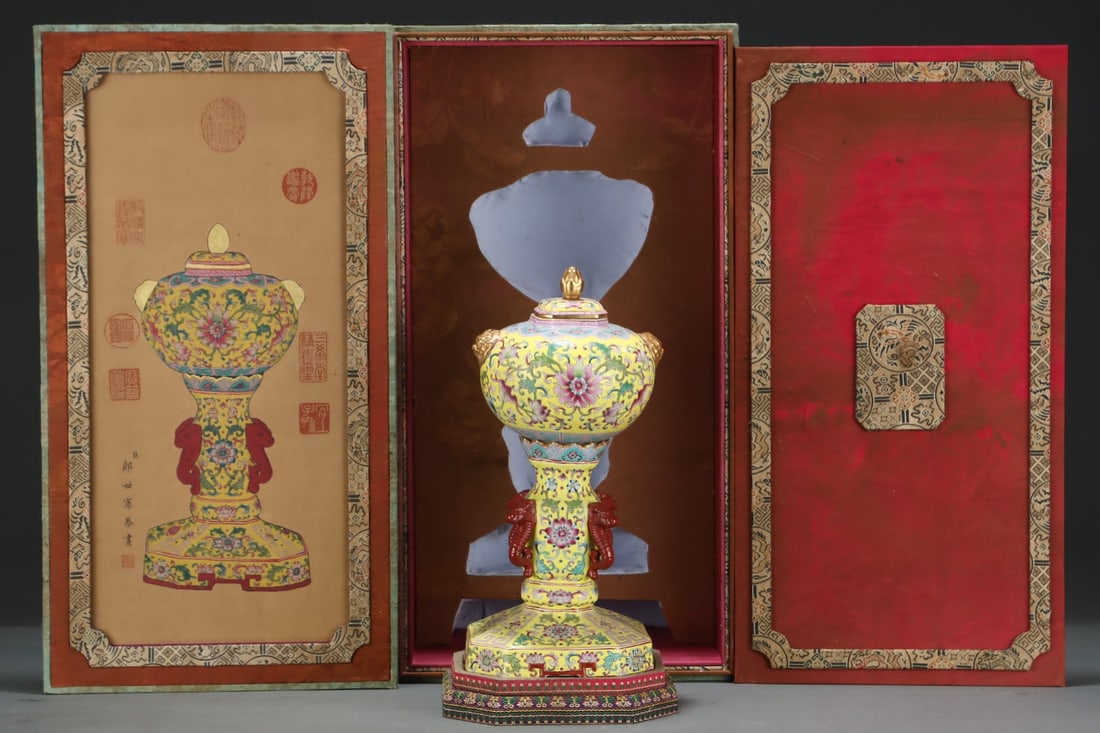 An Exquisite Famille-Rose Yellow Ground Lotus Pattern Hatstand: An Exquisite Famille-Rose Yellow Ground Lotus Pattern HatstandQing Dynasty, China, Qianlong Four-character MarkSize:12.4inx6in,粉彩黄地缠枝莲纹帽&