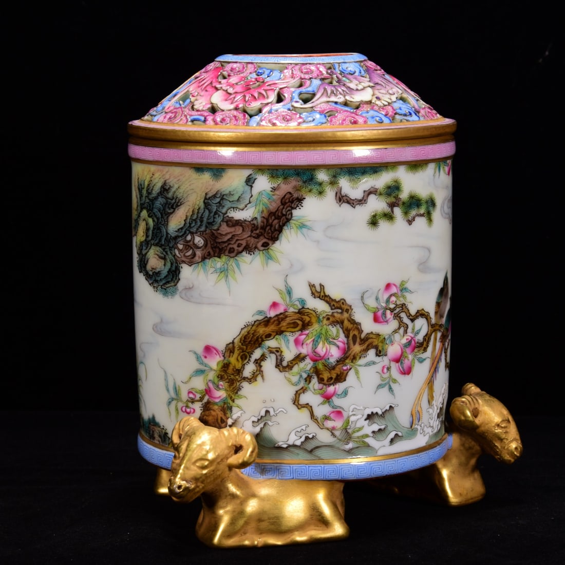An Exquisite Famille-Rose Flower and Bird Pattern Tripod Censer: An Exquisite Famille-Rose Flower and Bird Pattern Tripod Censer,Qing Dynasty,China,with Qianlong Four-character Mark,Size:6.7inx5.5in,粉彩花鸟纹三足香&#