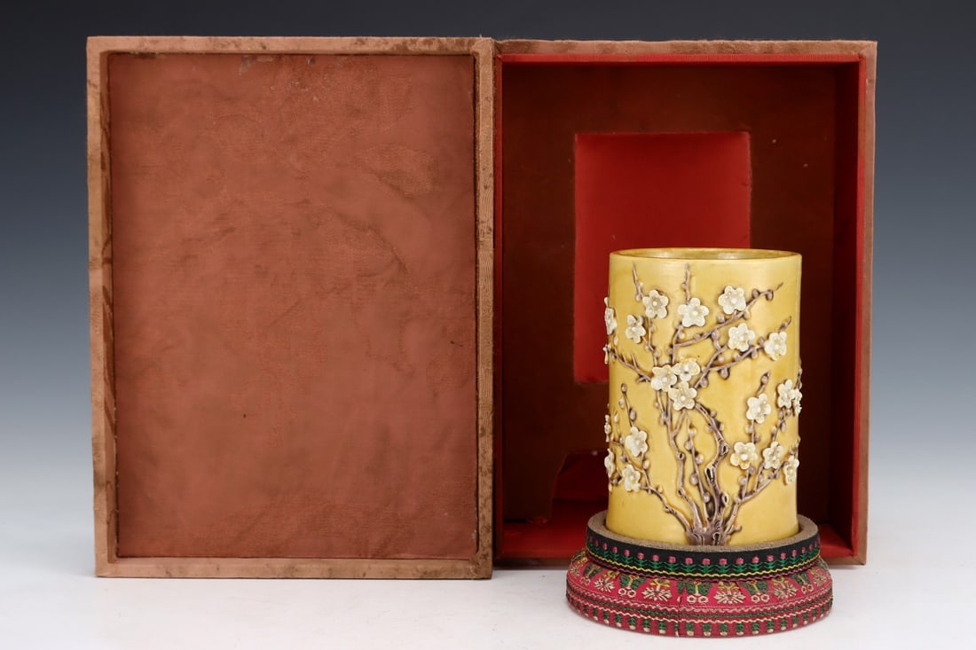An Exquisite Yellow Glazed Flower Pattern Brush Pot: An Exquisite Yellow Glazed Flower Pattern Brush PotQing Dynasty, China,Qianlong Six-character Mark,Size:4.6inx3.1in,黄釉花卉纹笔筒,中国清