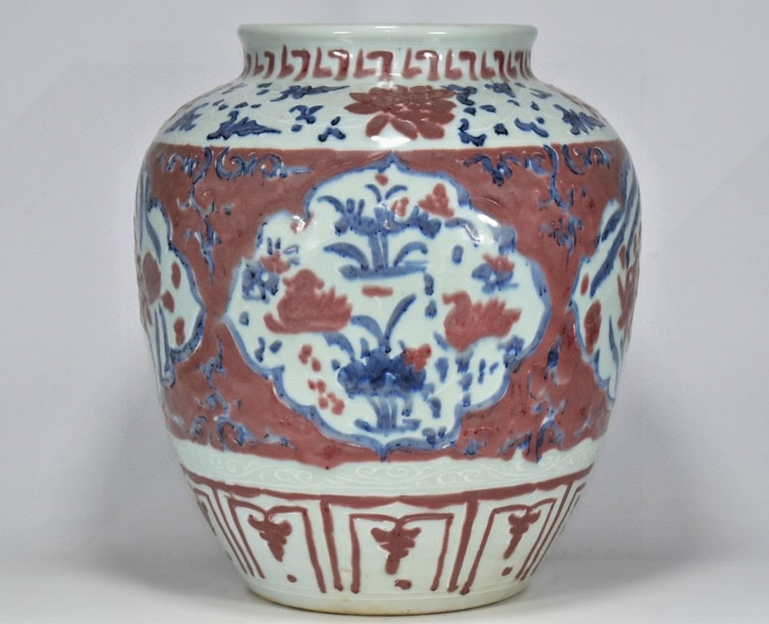 An Exquisite Blue and White Underglaze-Red Lotus Pattern Mandarin Duck Pattern Hornwort Pattern Jar