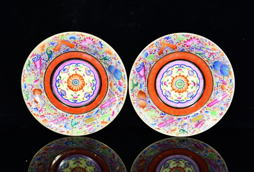 A Pair of Exquisite Enamel Flower Pattern Plates: A Pair of Exquisite Enamel Flower Pattern Plates,Qing Dynasty,China,Size:1.2inx5.5in,一对珐琅彩花卉纹盘,中国清代