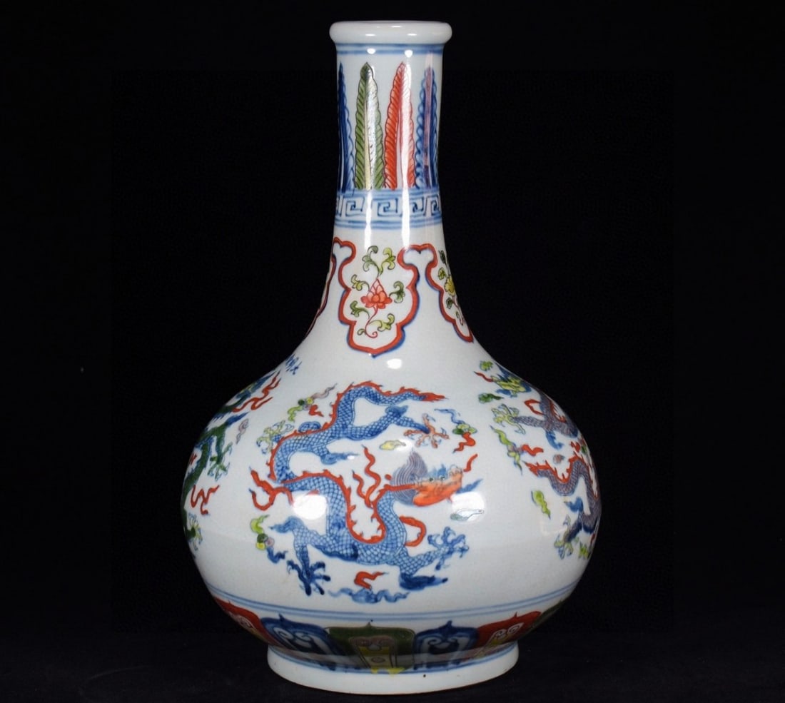 An Exquisite Doucai Dragon Pattern Vase - 2