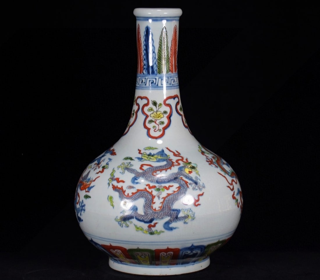 An Exquisite Doucai Dragon Pattern Vase - 3