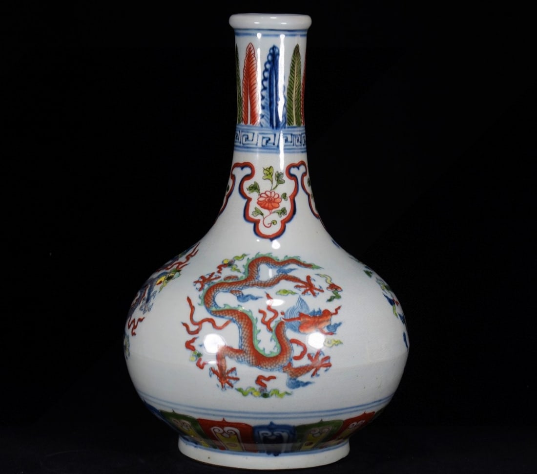 An Exquisite Doucai Dragon Pattern Vase - 4