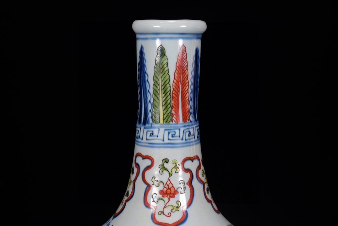 An Exquisite Doucai Dragon Pattern Vase - 5