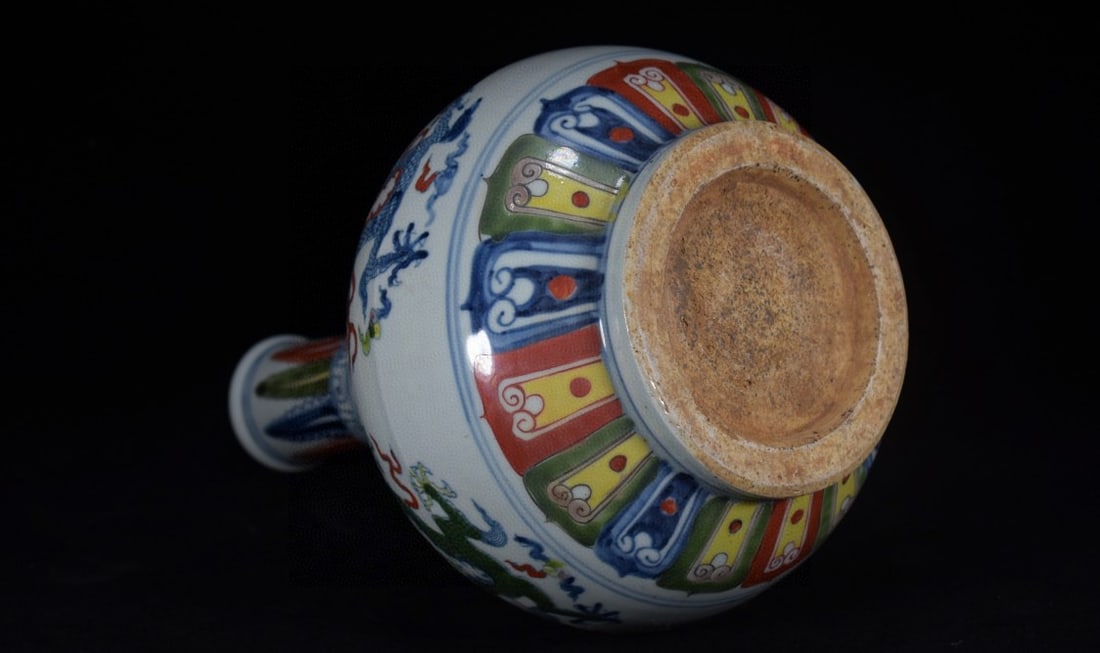 An Exquisite Doucai Dragon Pattern Vase - 8
