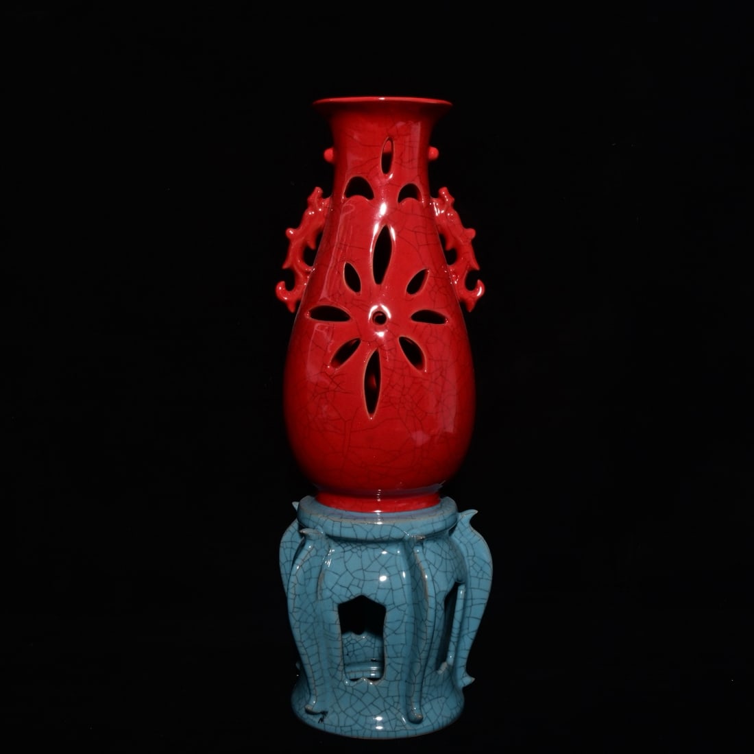 An Exquisite Ru yao Double-Ears Vase,: An Exquisite Ru yao Double-Ears Vase,Song Dynasty, China ,,Size:13.4inx5.1in 汝窑双耳瓶