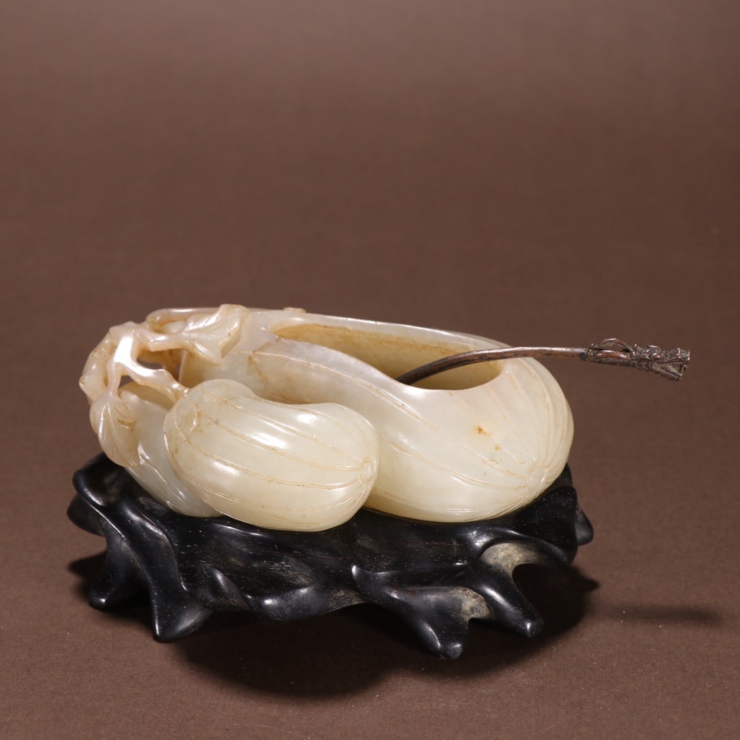 An Exquisite White Jade Melon and Fruit Brush Washer: An Exquisite White Jade Melon and Fruit Brush Washer,Qing Dynasty,China,Size:1.4inx3.9inx3in,白玉瓜果笔洗,中国清代