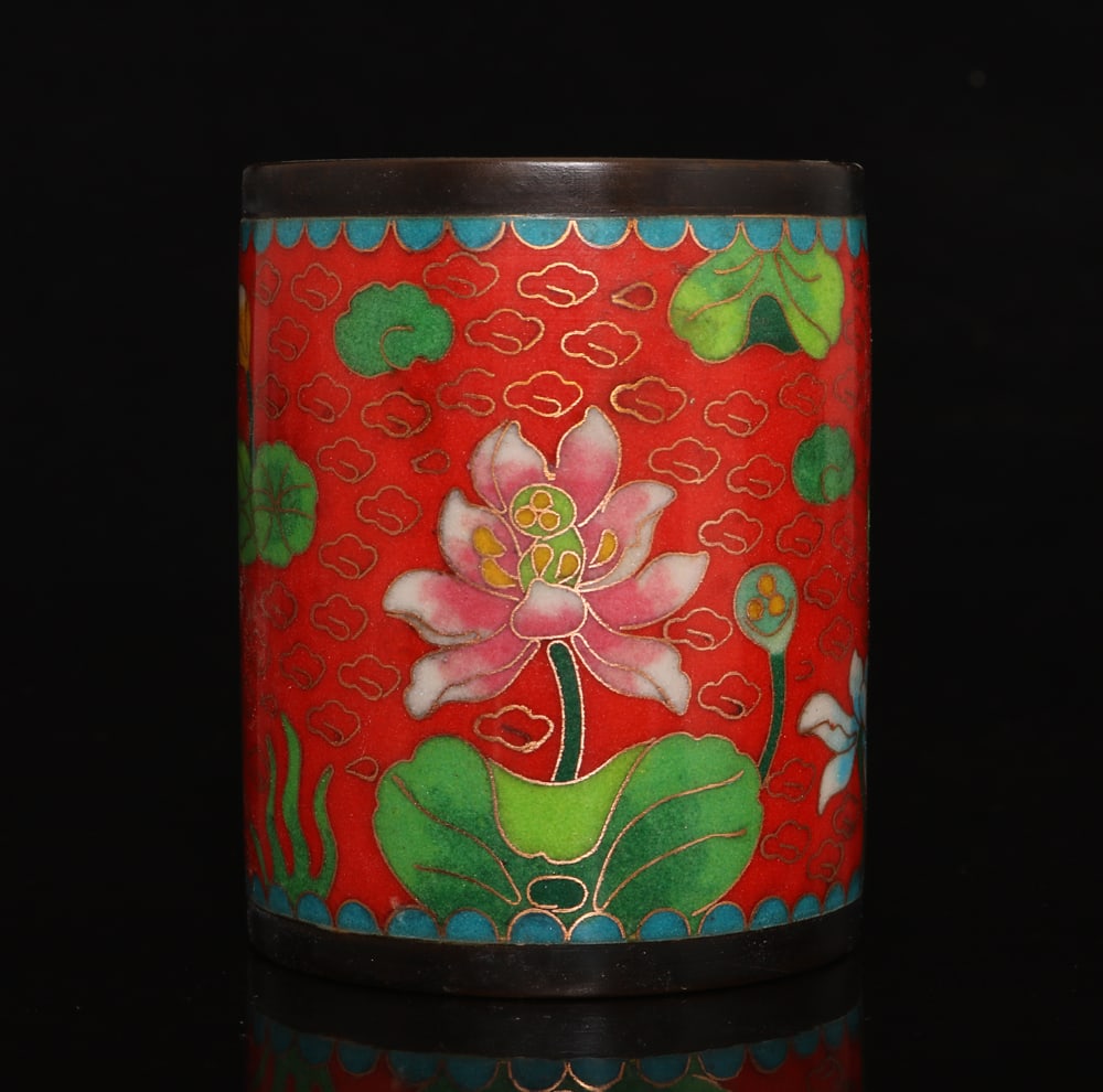 An Exquisite Cloisonne Flower Pattern Brush Pot: An Exquisite Cloisonne Flower Pattern Brush Pot,Ming Dynasty,China,With Mark,Size:3.9inx3.1in,Weight:754g,景泰蓝花卉纹笔筒,中国明É