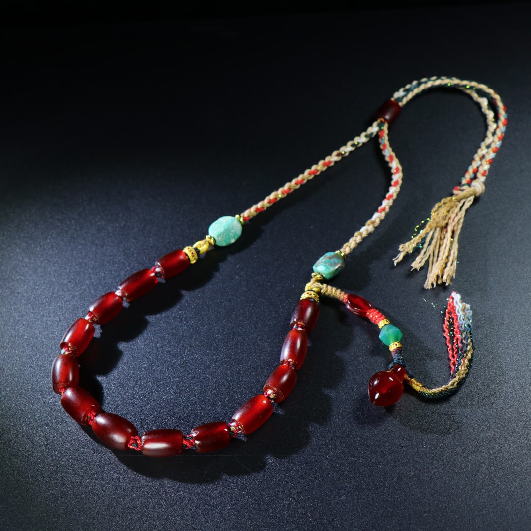 An Exquisite Agate Necklace: An Exquisite Agate Necklace,W.Zhou,China,Size:(Bead Diameter)0.6inx0.4in,Weight:54g,玛瑙项链,中国西周时期