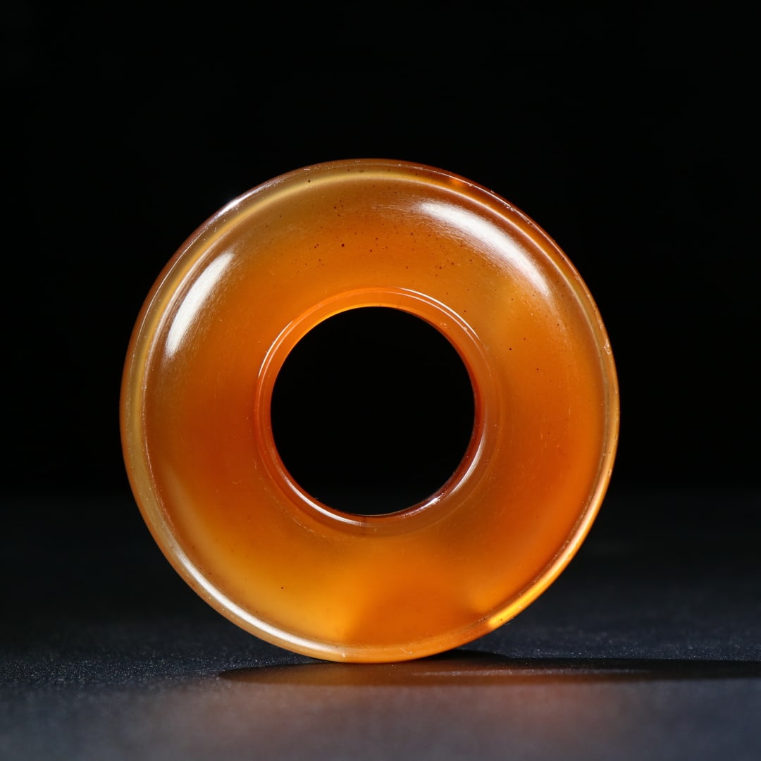 An Exquisite Agate Pendant: An Exquisite Agate Pendant,Han Dynasty,China,Size:2.1inx0.3in,Weight:27g,玛瑙挂件,中国汉代