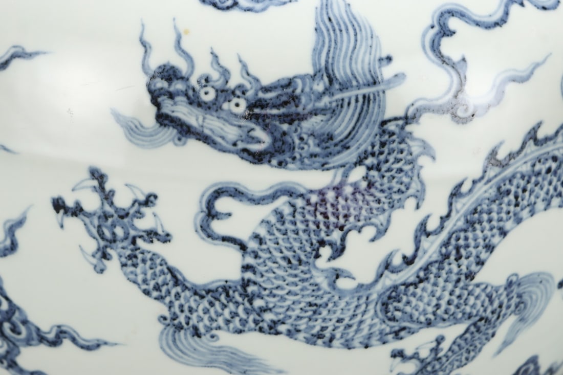 An Exquisite Blue and White Auspicious Cloud Pattern Dragon Pattern Jar - 5