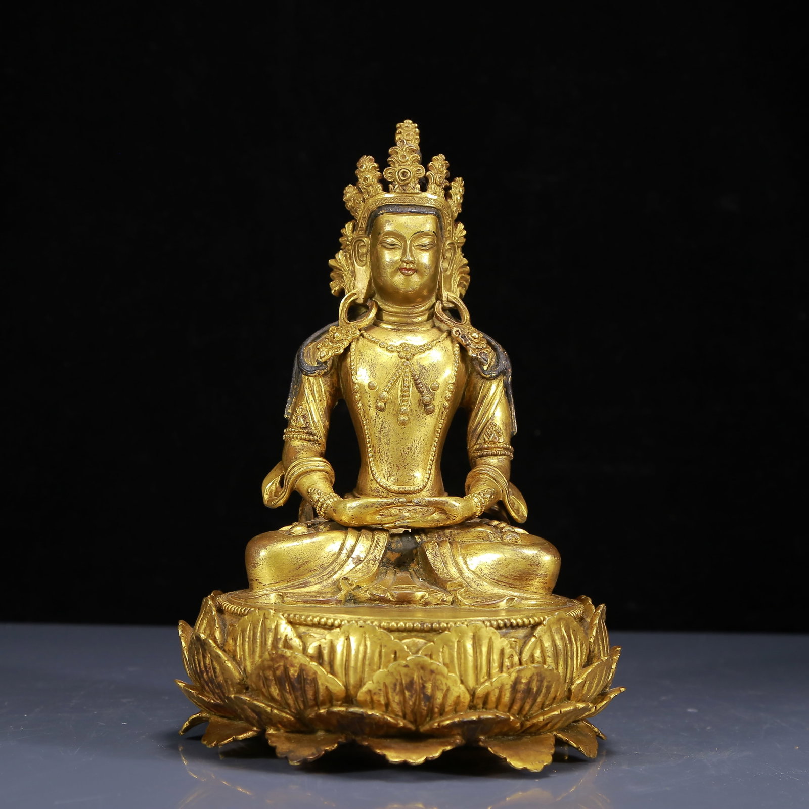A Solemn Gilt Bronze Statue of Amitayus: A Solemn Gilt Bronze Statue of Amitayus,Ming Dynasty,China,Size:6.7inx9.8in,Weight:3645g,铜鎏金无量寿佛像,中国明代