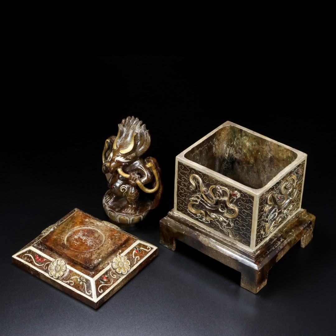 An Exquisite White Jade Auspicious Animal with Cover Box,Inlaid Gems: An Exquisite White Jade Auspicious Animal with Cover Box,Inlaid Gems,Han