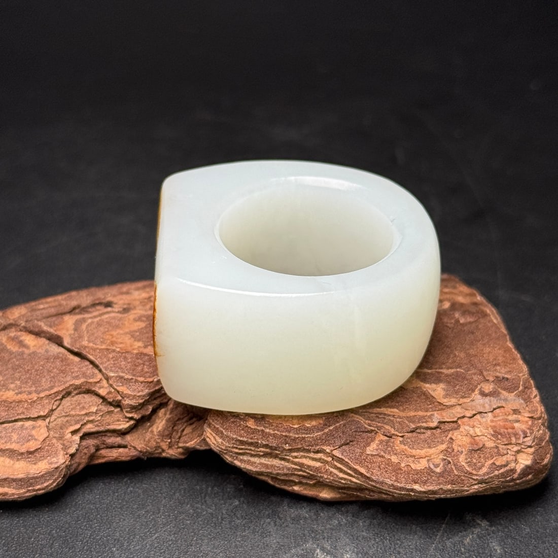 An Exquisite White Jade Ring - 2