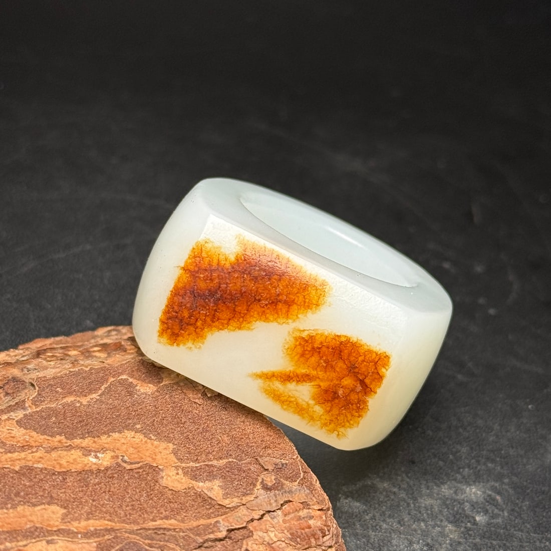 An Exquisite White Jade Ring - 7
