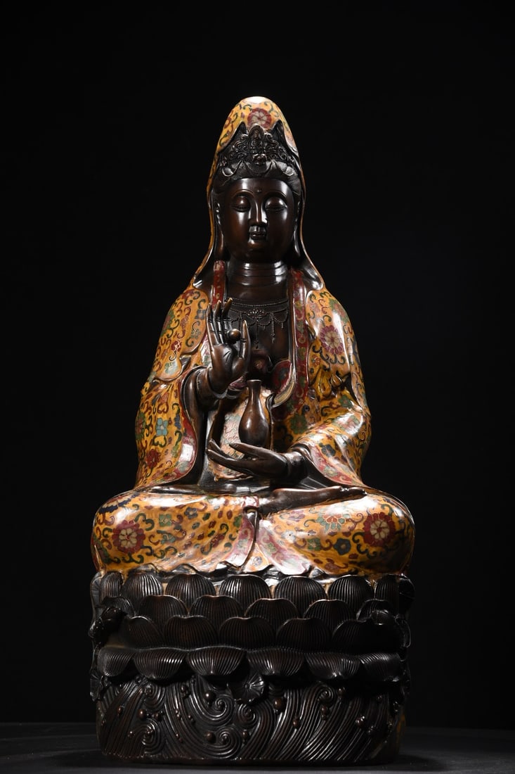 An Exquisite Cloisonne Lotus Pattern Statue of Avalokitesvara: An Exquisite Cloisonne Lotus Pattern Statue of Avalokitesvara,Qing Dynasty,China,Size:25.6inx11.8inx8.7in,Weight:14000g,景泰蓝缠枝莲纹观音像