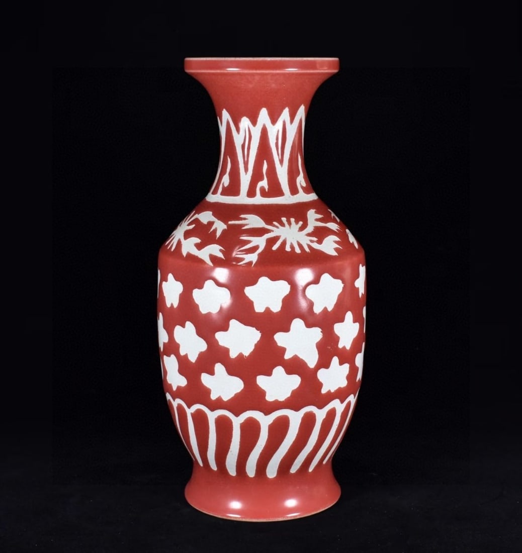 An Exquisite Red Glaze Flower and Plants Pattern Vase