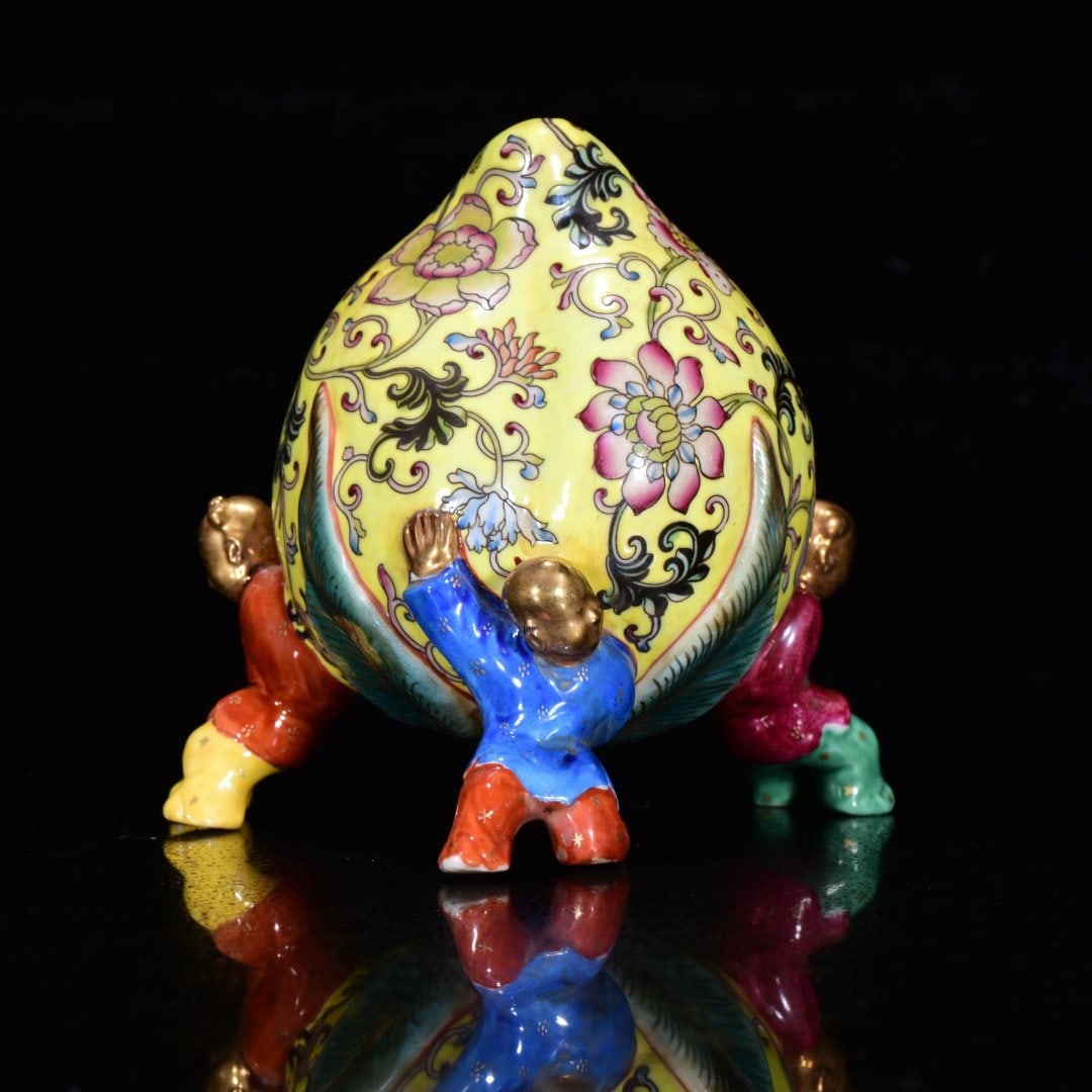 An Exquisite Famille-Rose Painted Gold Flower Pattern Tripod Ornament: An Exquisite Famille-Rose Painted Gold Flower Pattern Tripod Ornament,Qing Dynasty,China,with Yongzheng Four-character Mark,Size:5.1inx4.3in,粉彩描金花卉纹