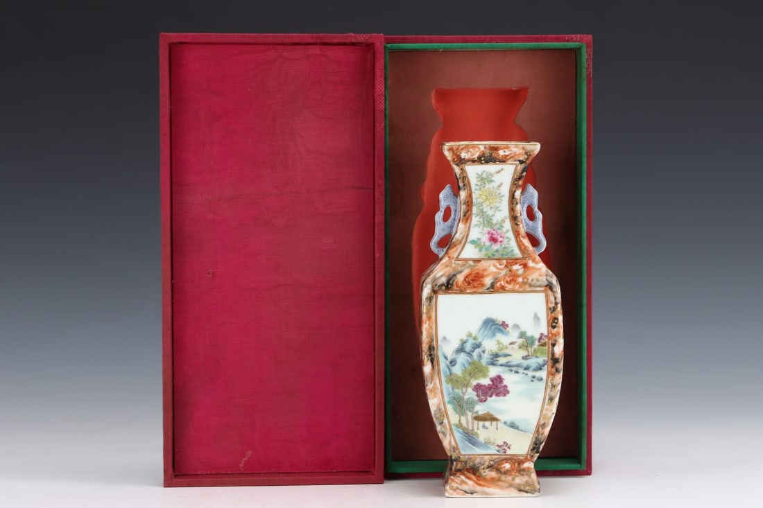 An Exquisite Famille-Rose Imitation Wood Grain Glazed Landscape Pattern Flower Pattern Double-Ears: An Exquisite Famille-Rose Imitation Wood Grain Glazed Landscape Pattern Flower Pattern Double-Ears VaseQing Dynasty, China,Qianlong Six-character Mark,Size:10inx4in,粉彩木纹