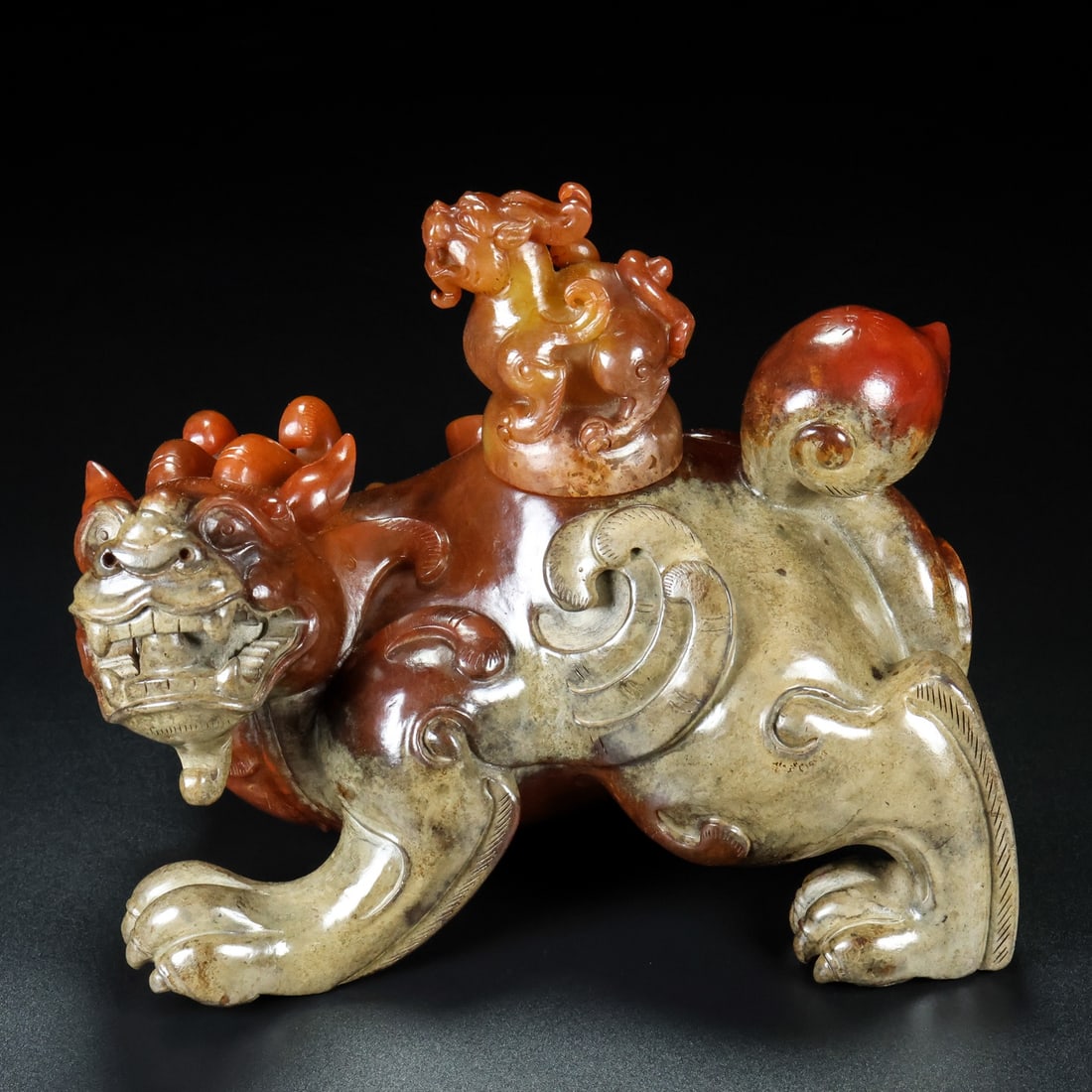 An Exquisite White Jade Auspicious Animal Ornament: An Exquisite White Jade Auspicious Animal Ornament,Han Dynasty,China,Size:6.1inx4.5inx5.1in,Weight:1632g,白玉瑞兽摆件,中国汉代
