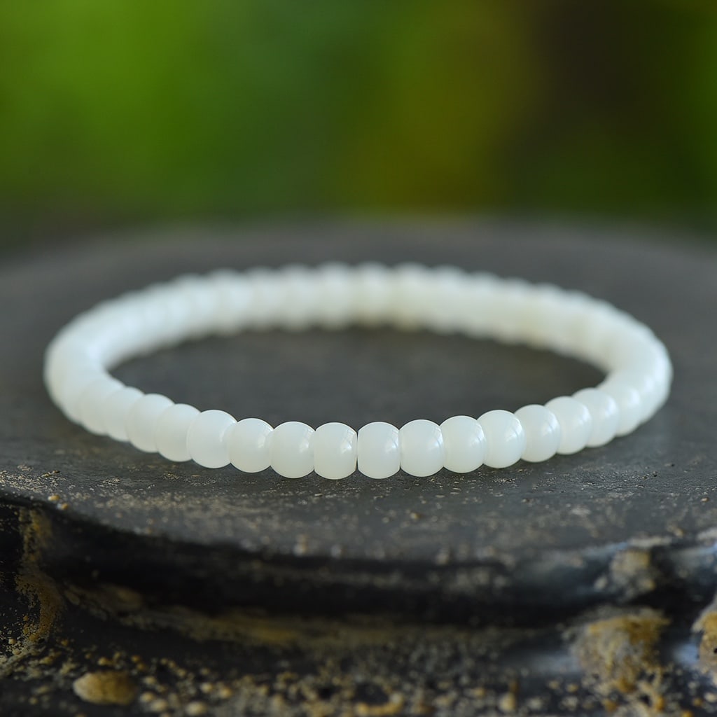 An Exquisite White Jade Bracelets: An Exquisite White Jade Bracelets,Size:5mmx6mm 白玉手串