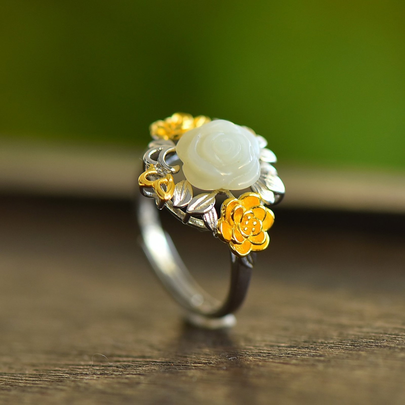 An Exquisite Sterling Silver Inlaid White Jade Ring: An Exquisite Sterling Silver Inlaid White Jade Ring,Size:10mmx10mm 纯银镶白玉戒指
