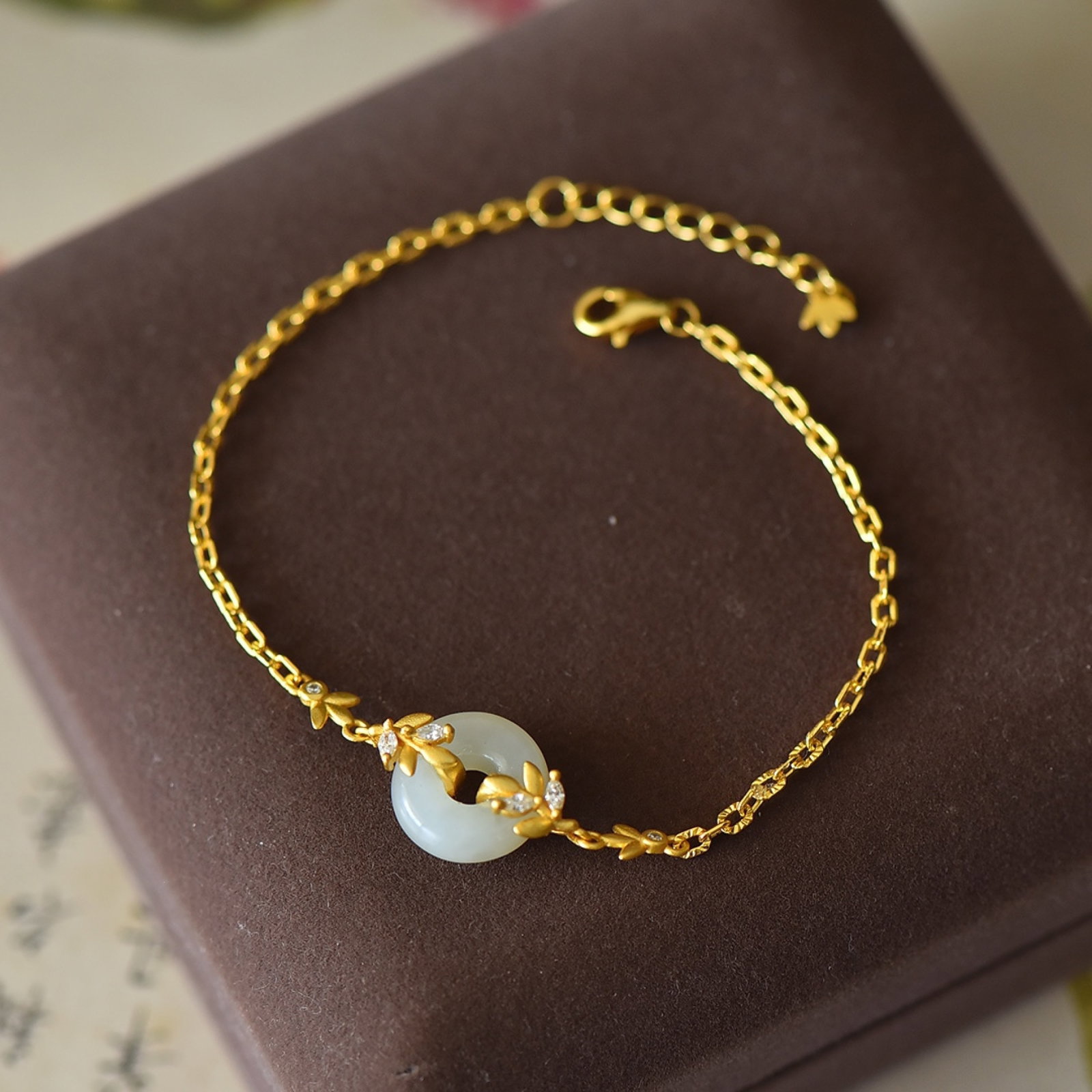 An Exquisite Sterling Silver-Gold Plated Inlaid White Jade Bracelets,Inlaid Diamond: An Exquisite Sterling Silver-Gold Plated Inlaid White Jade Bracelets,Inlaid Diamond 纯银镀金镶白玉手链,嵌钻石