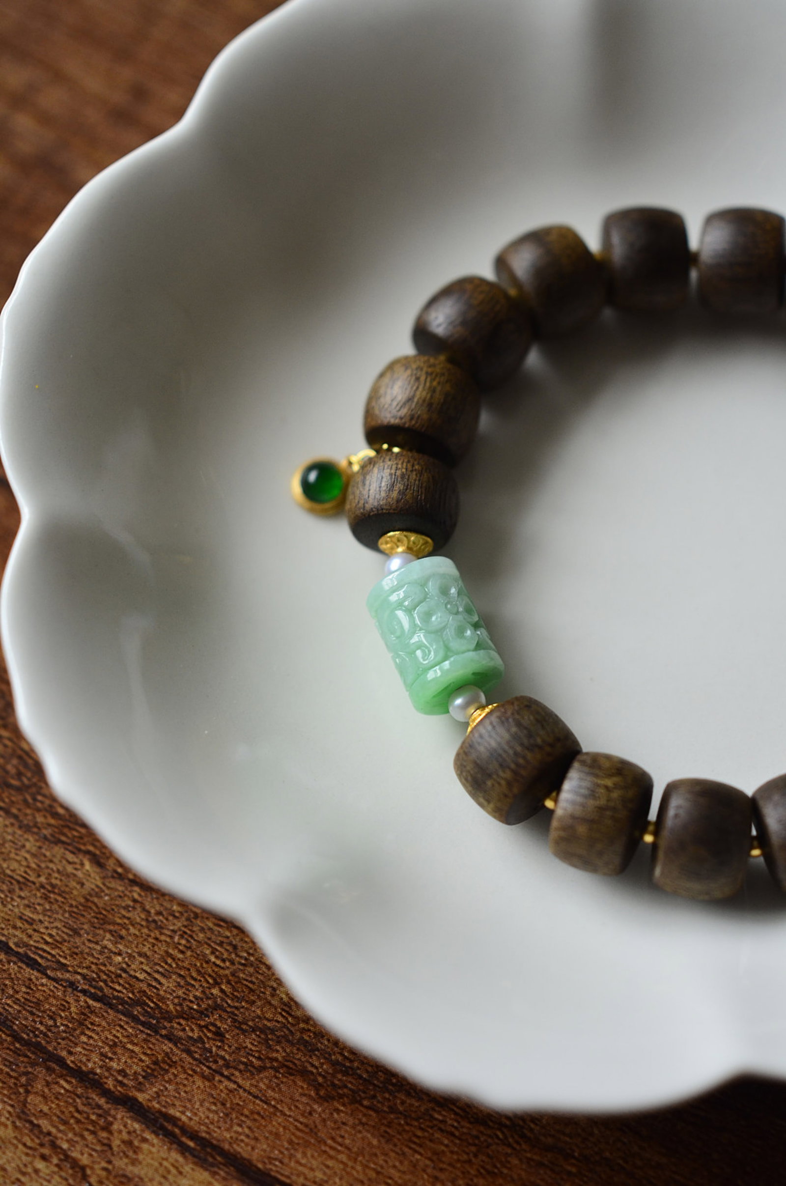 An Exquisite Eaglewood Bracelets - 2