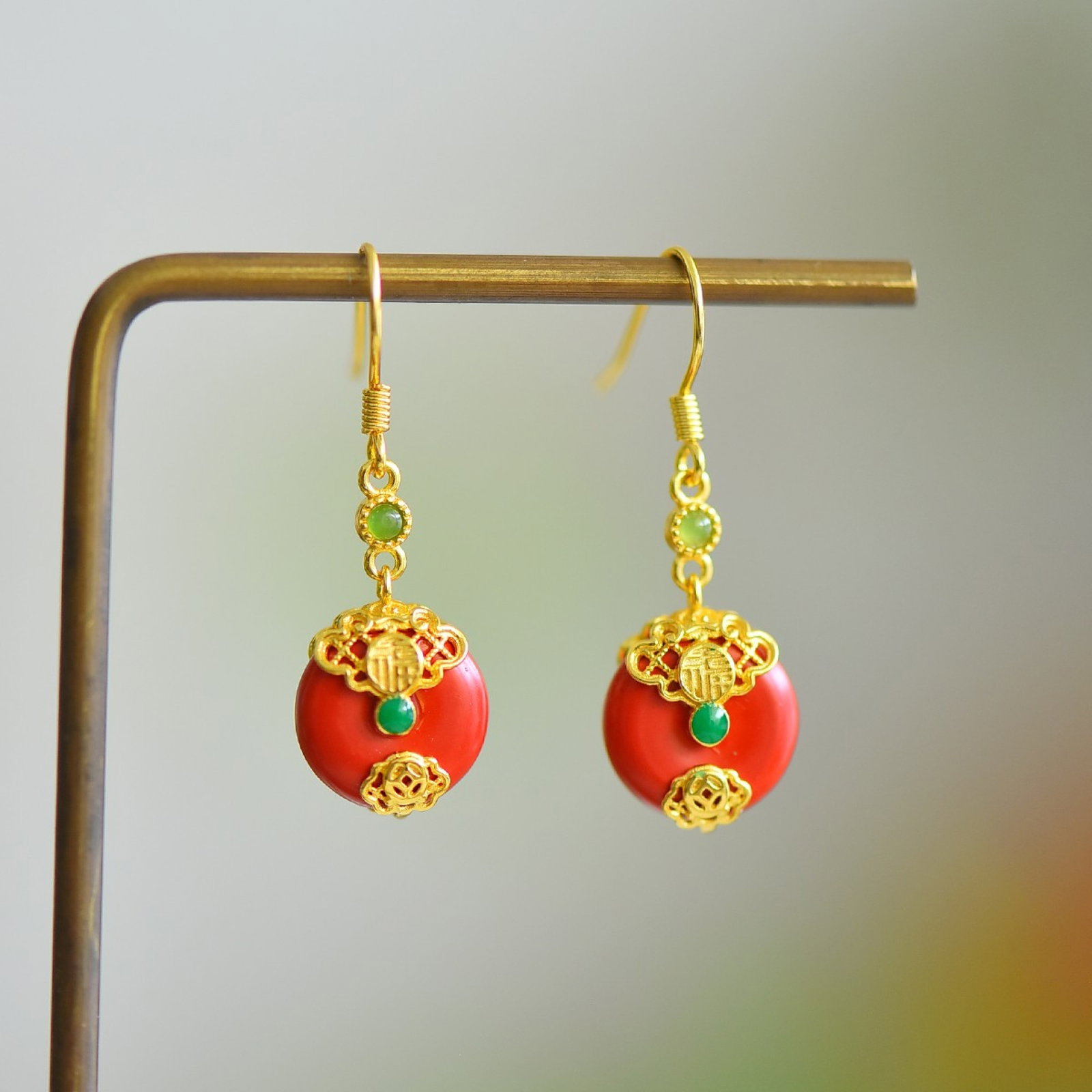 A Pair of Exquisite Sterling Silver-Gold Plated Inlaid Cinnabar Earrings: A Pair of Exquisite Sterling Silver-Gold Plated Inlaid Cinnabar Earrings,Size:12mmx12mm 寓意:平安是福,财运滚滚 一对纯Ž