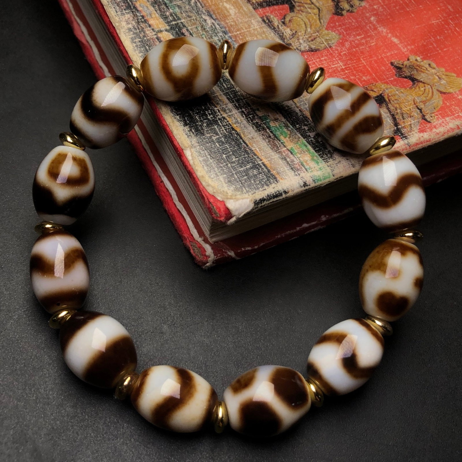 An Exquisite Dzi Bead Bracelets - 3