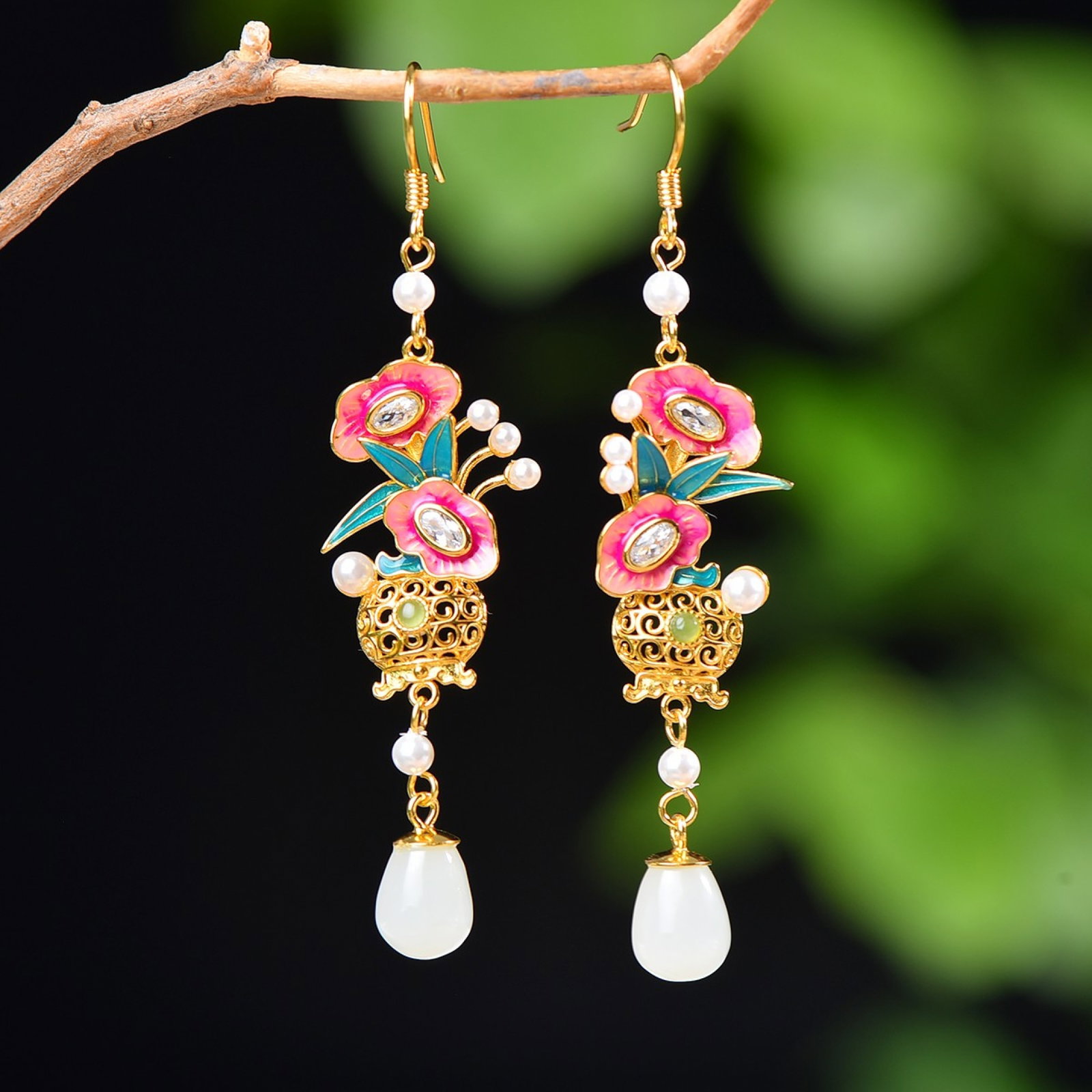 A Pair of Exquisite Sterling Silver-Gold Plated Inlaid White Jade Enamel Earrings,Inlaid Pearls: A Pair of Exquisite Sterling Silver-Gold Plated Inlaid White Jade Enamel Earrings,Inlaid Pearls,Size:7mmx9mm