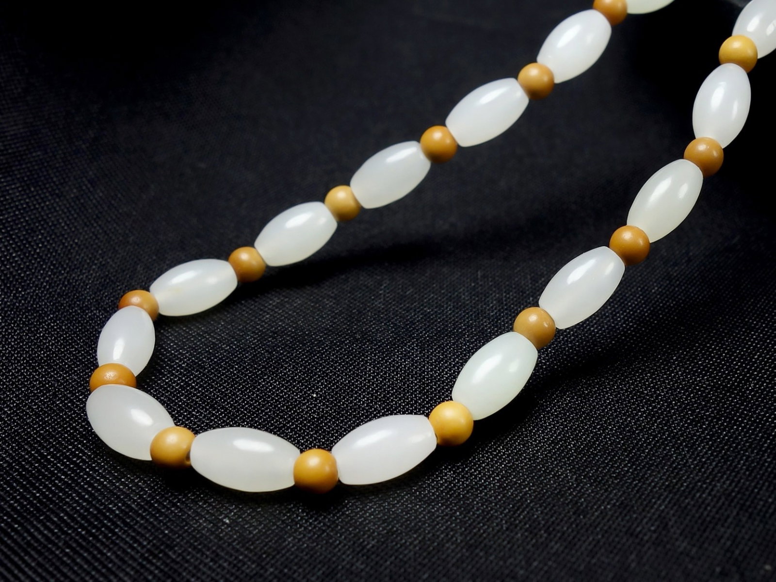 An Exquisite White Jade Bracelets - 3