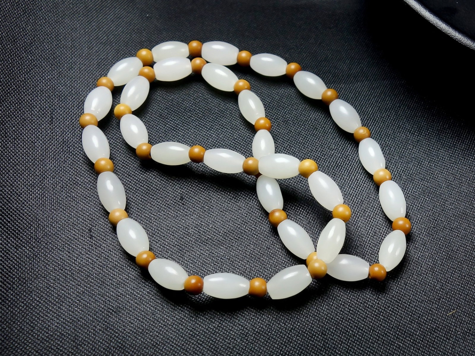 An Exquisite White Jade Bracelets - 4