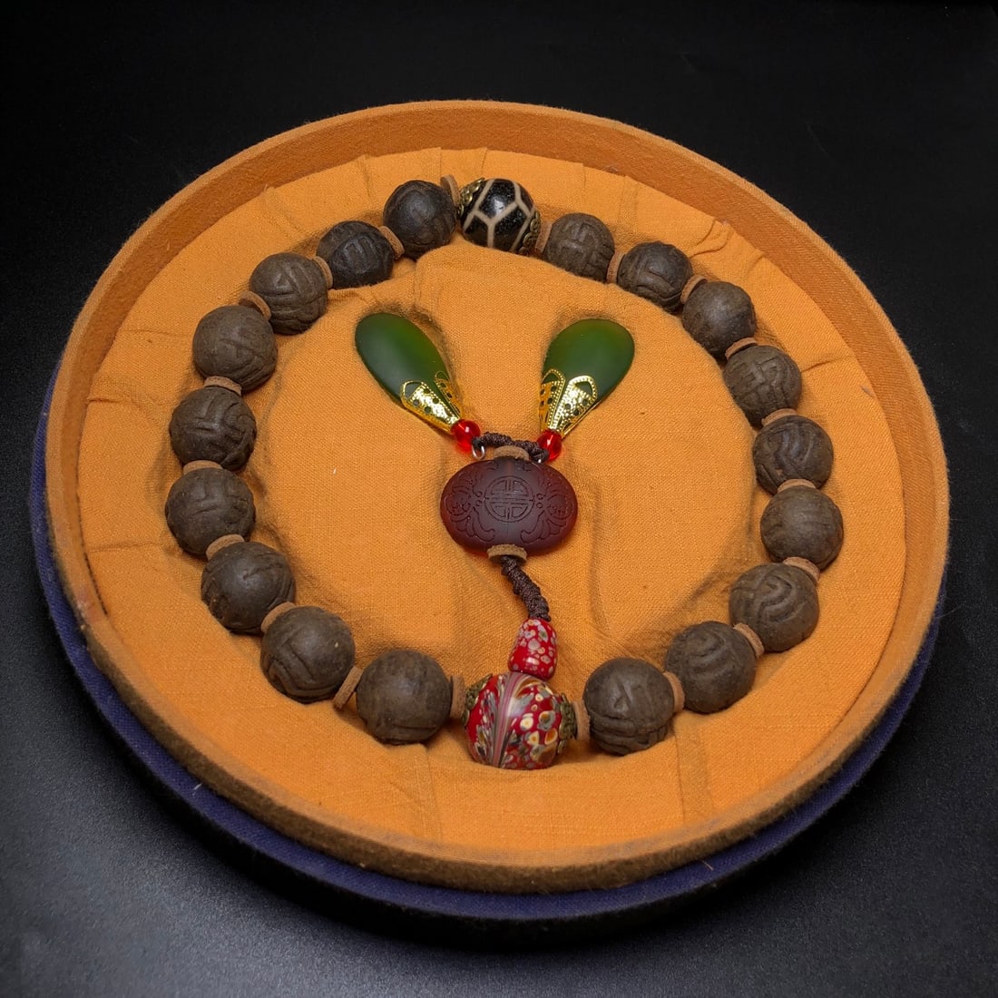 An Exquisite Eaglewood Bracelets: An Exquisite Eaglewood Bracelets,Size:19mm,31mmx22mm 沉香木手串