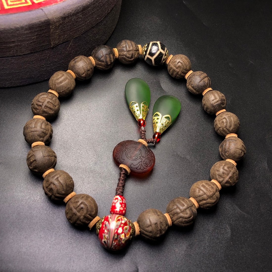 An Exquisite Eaglewood Bracelets - 2