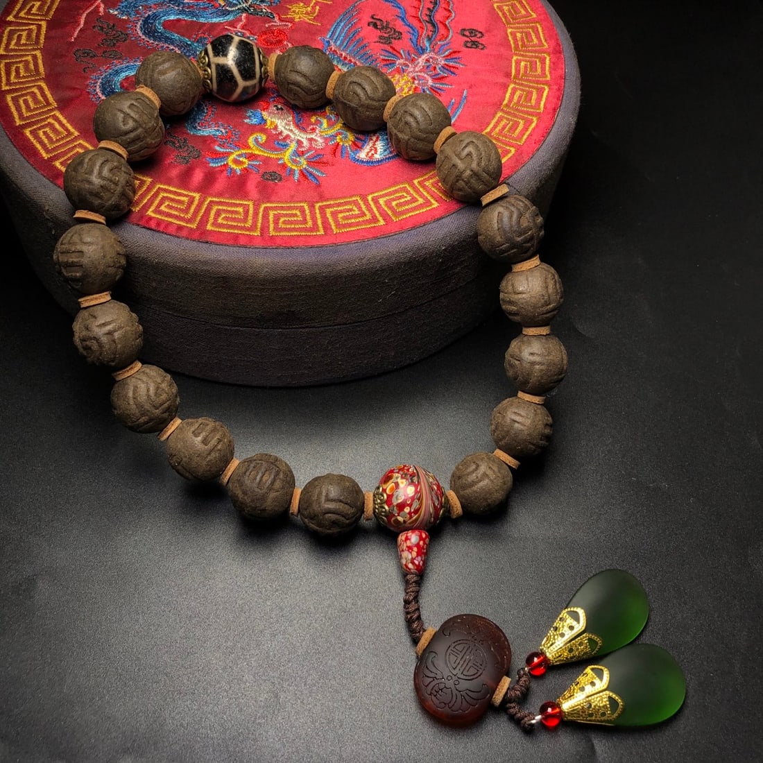 An Exquisite Eaglewood Bracelets - 3