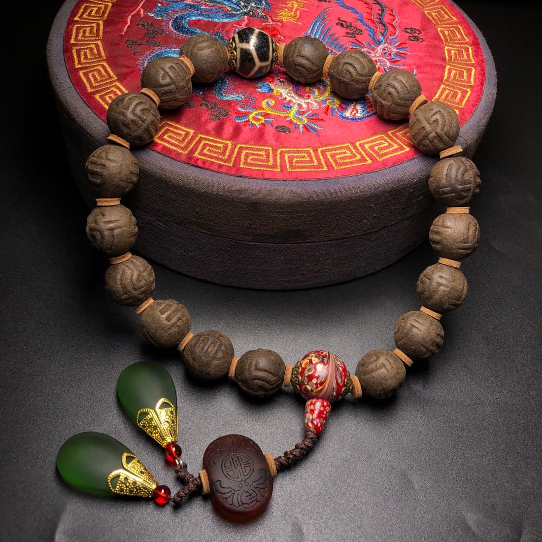 An Exquisite Eaglewood Bracelets - 5