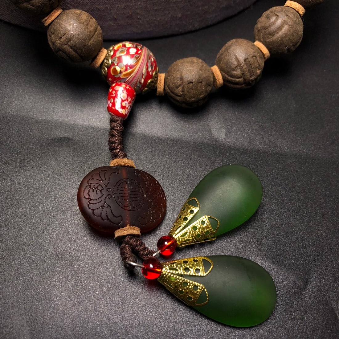 An Exquisite Eaglewood Bracelets - 9