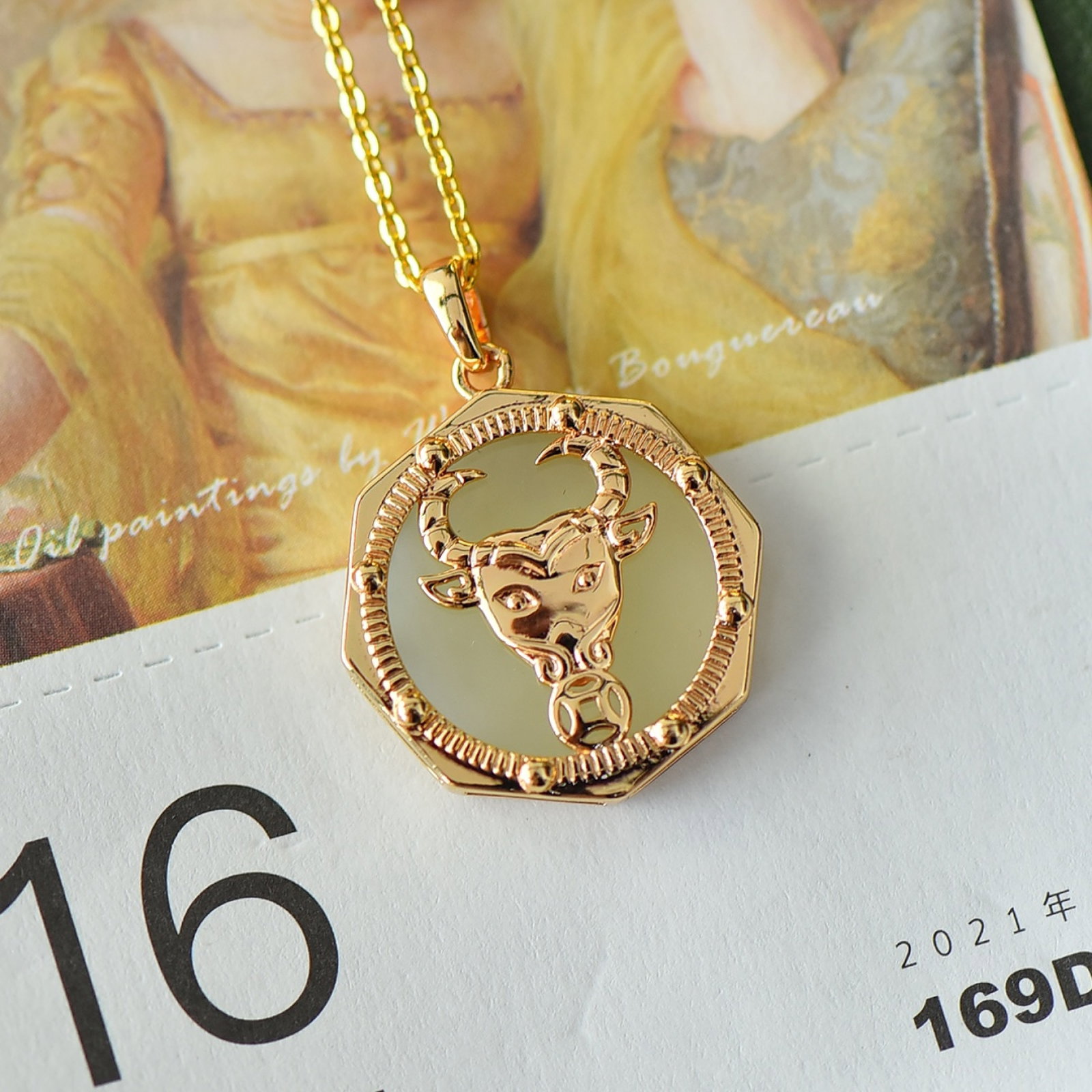 An Exquisite Bronze-Gold Plated Inlaid White Jade Buffalo Pattern Necklace: An Exquisite Bronze-Gold Plated Inlaid White Jade Buffalo Pattern Necklace,Size:18mmx18mm 铜镀金镶白玉牛纹项链